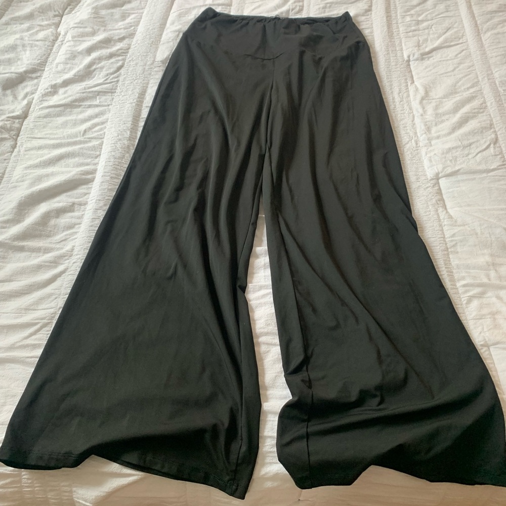 Wide legged stretchy pants